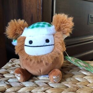 Squishmallows Benny the Christmas Yeti